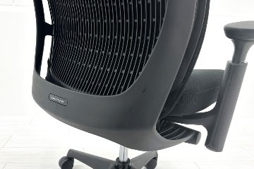 オカムラ Visconte(ヴィスコンテ) 中古 2018年製 ローバック スタンダードタイプ 可動肘 中古オフィス家具 ブラックの画像