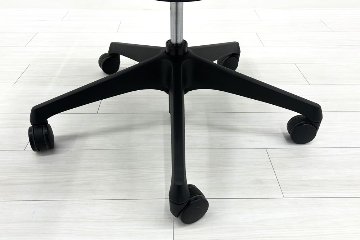 オカムラ Visconte(ヴィスコンテ) 中古 2018年製 ローバック スタンダードタイプ 可動肘 中古オフィス家具 ブラックの画像