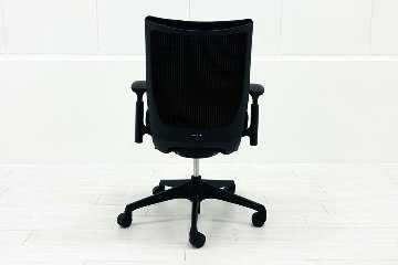 オカムラ Visconte(ヴィスコンテ) 中古 2018年製 ローバック スタンダードタイプ 可動肘 中古オフィス家具 ブラックの画像