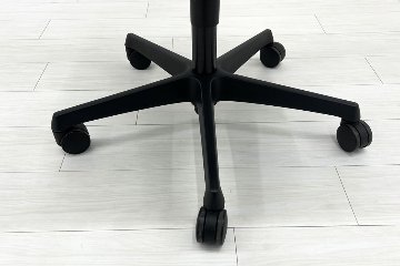 フルーエントチェア 2019年製 中古 オカムラ Fluent 中古オフィス家具 オフィスチェア クッション ハイバック 肘無 ミディアムブルーの画像
