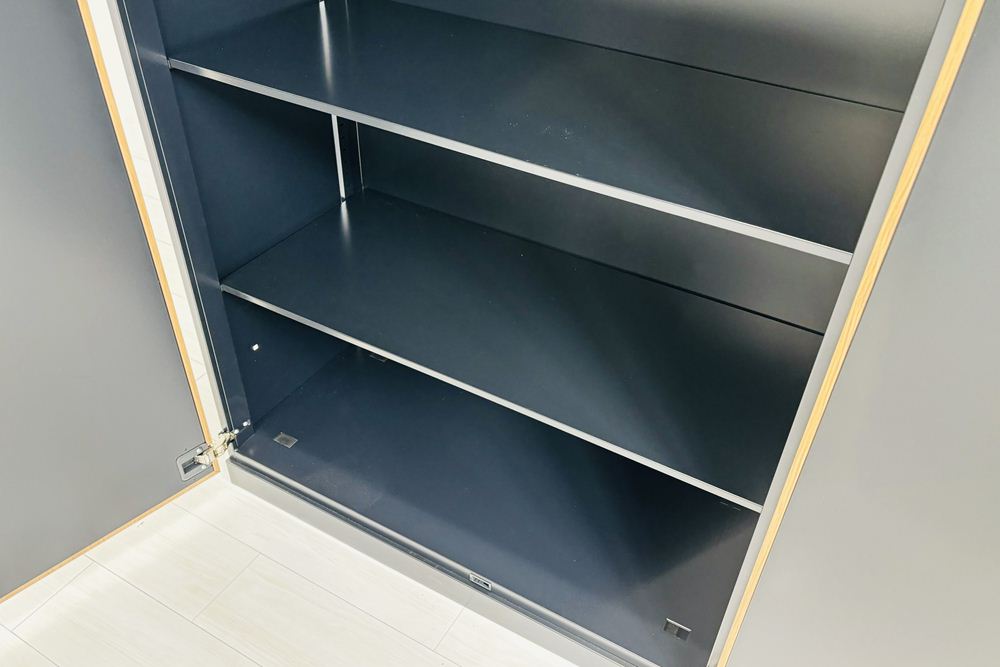 コクヨ エディア 中古キャビネット 両開き書庫 【上下セット】 収納家具 中古オフィス家具 900/450/2150の画像