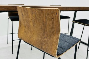 ミーティングスペース 【5点セット】 オカムラ アルトピアッツァ スイープチェア ハイテーブル ハイチェア 中古オフィス家具 2400/900/1000の画像