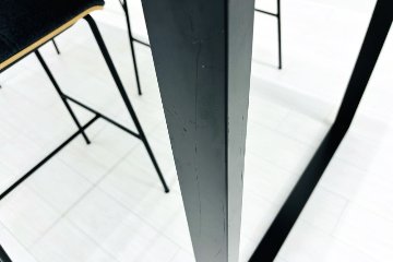 ミーティングスペース 【5点セット】 オカムラ アルトピアッツァ スイープチェア ハイテーブル ハイチェア 中古オフィス家具 2400/900/1000の画像