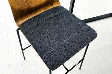ミーティングスペース 【5点セット】 オカムラ アルトピアッツァ スイープチェア ハイテーブル ハイチェア 中古オフィス家具 2400/900/1000の画像