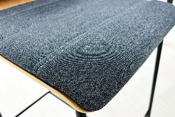 ミーティングスペース 【5点セット】 オカムラ アルトピアッツァ スイープチェア ハイテーブル ハイチェア 中古オフィス家具 2400/900/1000の画像
