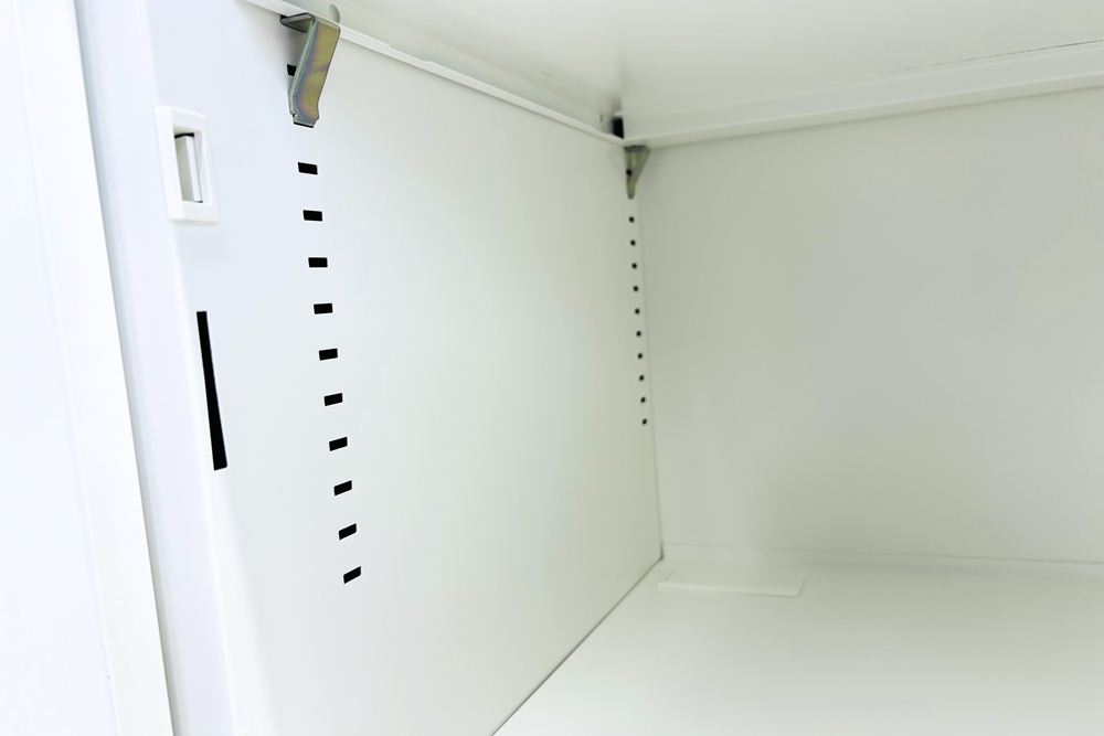 オカムラ 8人用ロッカー 中古 モバイルロッカー メール投函口 中古オフィス家具 900/450/1810 ホワイト ダイヤル錠の画像