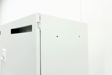 オカムラ 8人用ロッカー 中古 モバイルロッカー メール投函口 中古オフィス家具 900/450/1810 ホワイト ダイヤル錠の画像