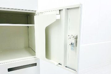 オカムラ 8人用ロッカー 中古 モバイルロッカー メール投函口 中古オフィス家具 900/450/1810 ホワイト ダイヤル錠の画像