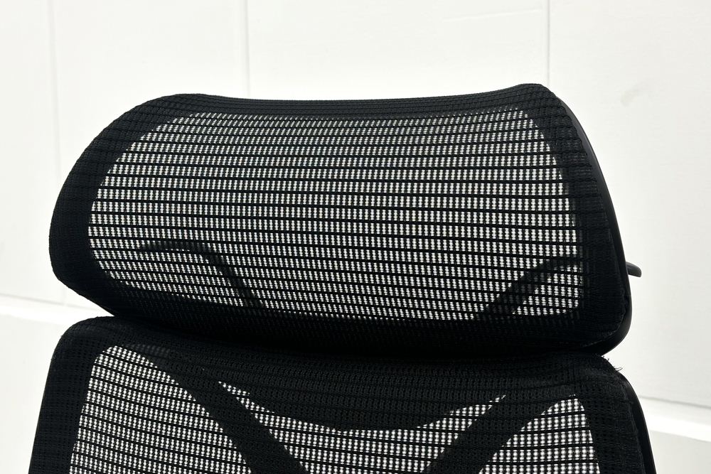 オカムラ サブリナチェア 中古 スマートオペレーション ヘッドレスト 中古オフィス家具 ブラック Sabrina Smart Operationの画像