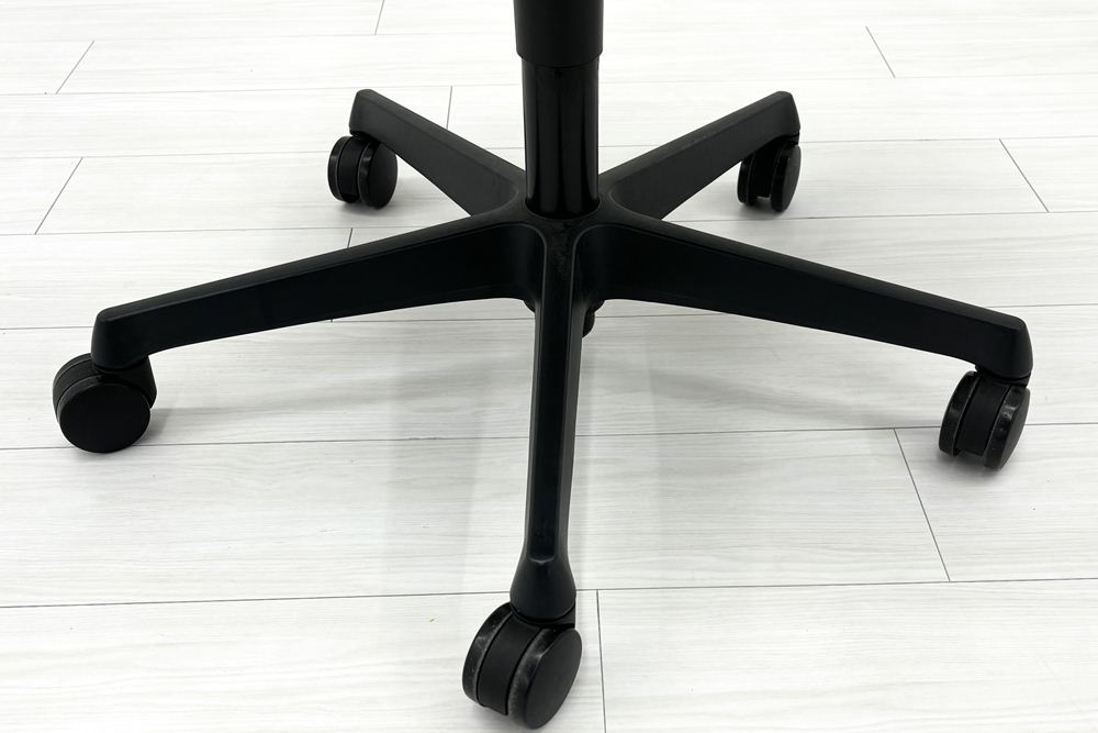 エスクードチェア オカムラ 中古 ローバック 肘無 事務椅子 オフィスチェア 中古オフィス家具 イエローグリーンの画像