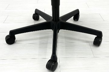 エスクードチェア オカムラ 中古 ローバック 肘無 事務椅子 オフィスチェア 中古オフィス家具 イエローグリーンの画像