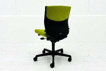 エスクードチェア オカムラ 中古 ローバック 肘無 事務椅子 オフィスチェア 中古オフィス家具 イエローグリーンの画像