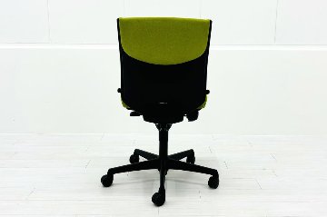 エスクードチェア オカムラ 中古 ローバック 肘無 事務椅子 オフィスチェア 中古オフィス家具 イエローグリーンの画像
