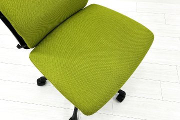 エスクードチェア オカムラ 中古 ローバック 肘無 事務椅子 オフィスチェア 中古オフィス家具 イエローグリーンの画像