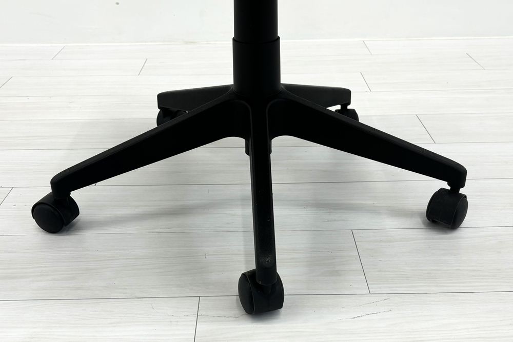 オフィスチェア 肘無 中古 中古チェア 中古オフィス家具 事務椅子 ブラックの画像