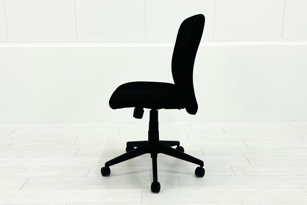 オフィスチェア 肘無 中古 中古チェア 中古オフィス家具 事務椅子 ブラックの画像