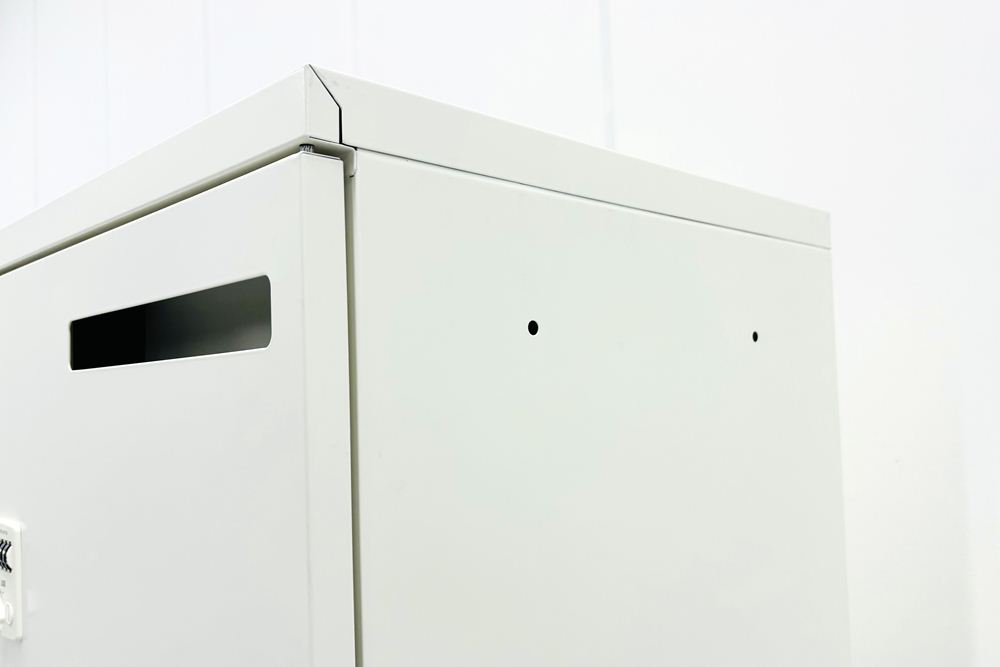 オカムラ レクトライン 8人用ロッカー 中古 モバイル収納 メール投函口 中古オフィス家具 900/450/1810 ホワイト ダイヤル錠の画像
