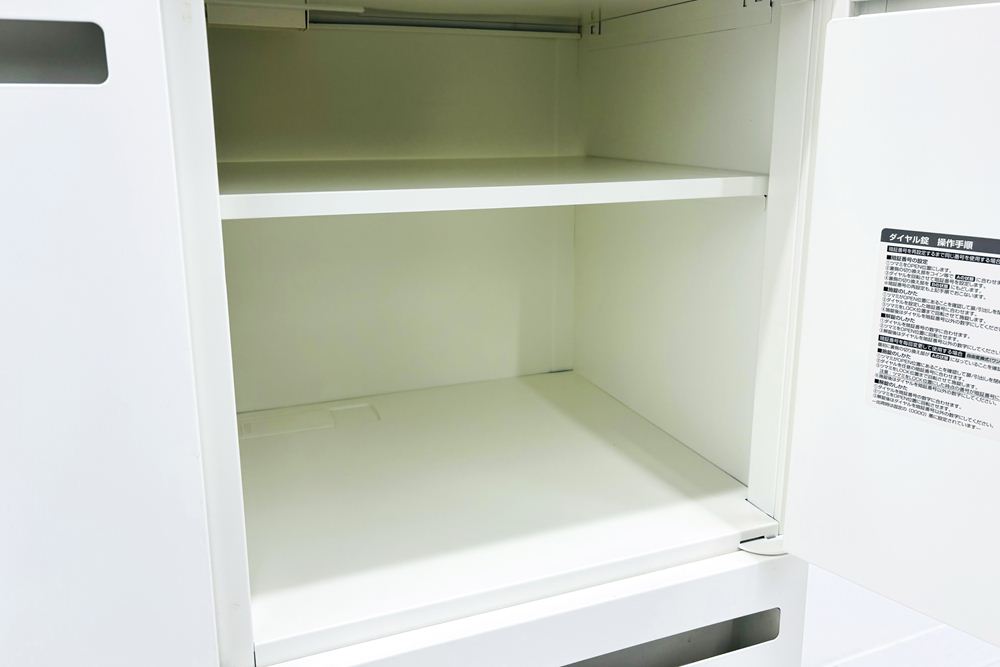 オカムラ レクトライン 8人用ロッカー 中古 モバイル収納 メール投函口 中古オフィス家具 900/450/1810 ホワイト ダイヤル錠の画像