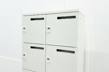 オカムラ レクトライン 8人用ロッカー 中古 モバイル収納 メール投函口 中古オフィス家具 900/450/1810 ホワイト ダイヤル錠の画像