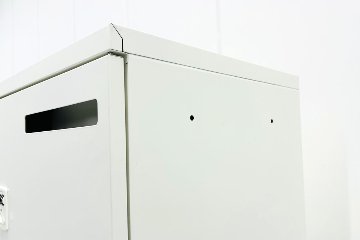 オカムラ レクトライン 8人用ロッカー 中古 モバイル収納 メール投函口 中古オフィス家具 900/450/1810 ホワイト ダイヤル錠の画像