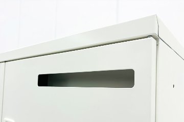 オカムラ レクトライン 8人用ロッカー 中古 モバイル収納 メール投函口 中古オフィス家具 900/450/1810 ホワイト ダイヤル錠の画像