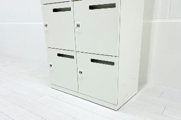 オカムラ レクトライン 8人用ロッカー ホワイト | 中古オフィス家具専門店のオフィスア オカムラ　1人用ロッカー　掃除用具入れ　W455　白色『中古美品』