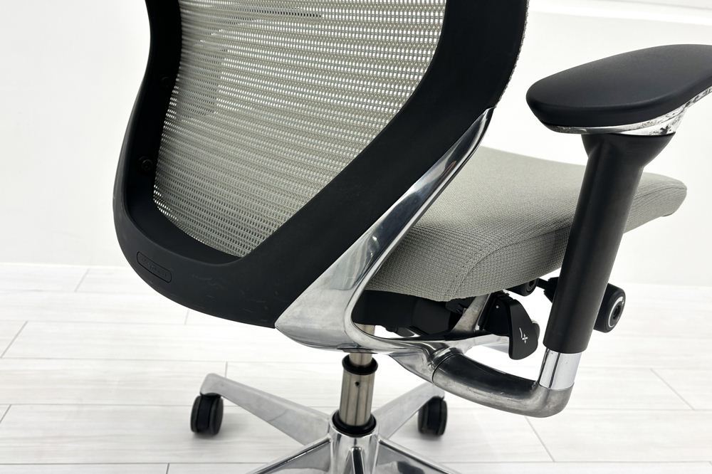 オカムラ バロンチェア 中古 OKAMURA Baron 可動肘 ハイバック 中古オフィス家具 ライトグレーの画像