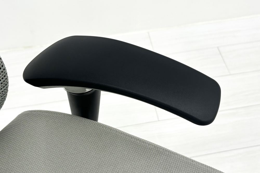 オカムラ バロンチェア 中古 OKAMURA Baron 可動肘 ハイバック 中古オフィス家具 ライトグレーの画像