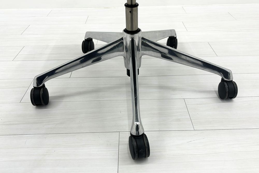 オカムラ バロンチェア 中古 OKAMURA Baron 可動肘 ハイバック 中古オフィス家具 ライトグレーの画像