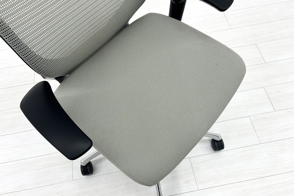 オカムラ バロンチェア 中古 OKAMURA Baron 可動肘 ハイバック 中古オフィス家具 ライトグレーの画像