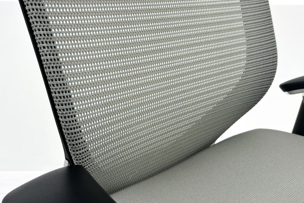 オカムラ バロンチェア 中古 OKAMURA Baron 可動肘 ハイバック 中古オフィス家具 ライトグレーの画像