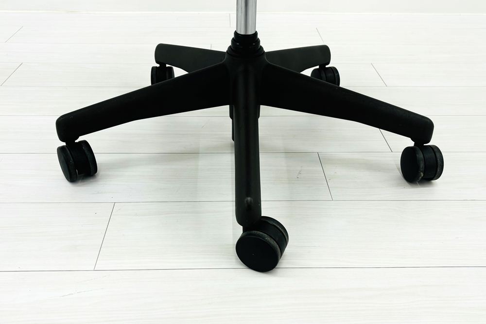 アーロンチェア Aサイズ 中古 フル装備 ハーマンミラー Herman miller Aeron Chair 中古オフィス家具 肘ダイヤル ランバーサポート付 シリンダー交換済の画像