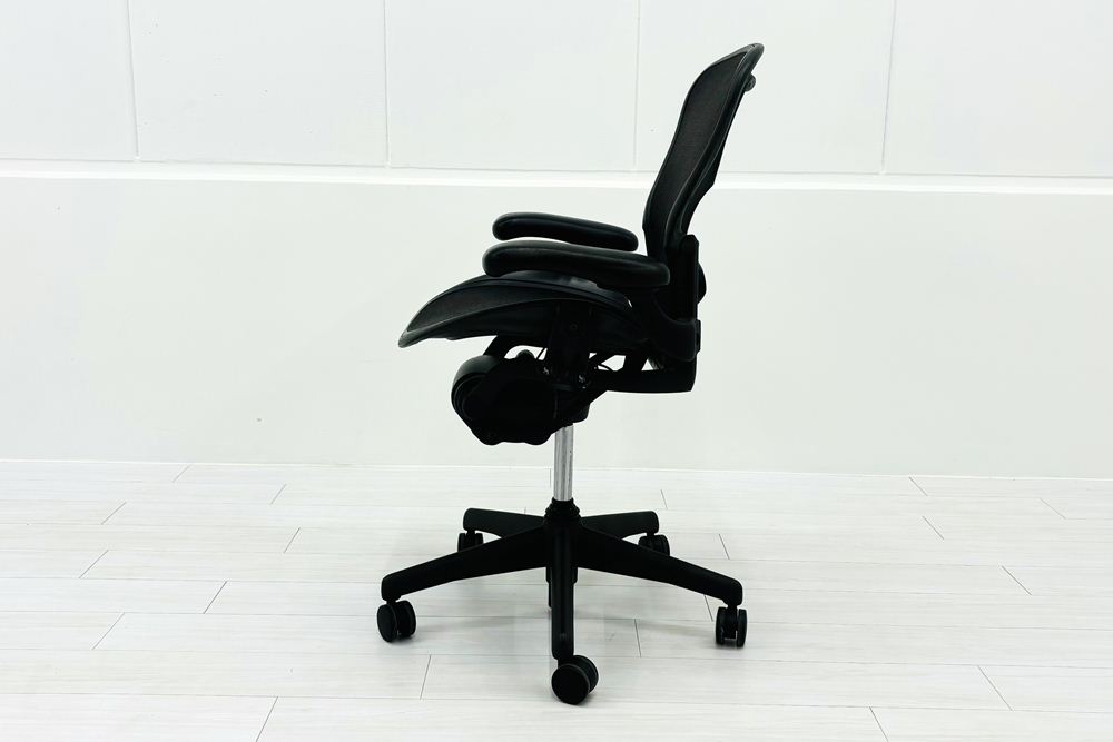 アーロンチェア Aサイズ 中古 フル装備 ハーマンミラー Herman miller Aeron Chair 中古オフィス家具 肘ダイヤル ランバーサポート付 シリンダー交換済の画像