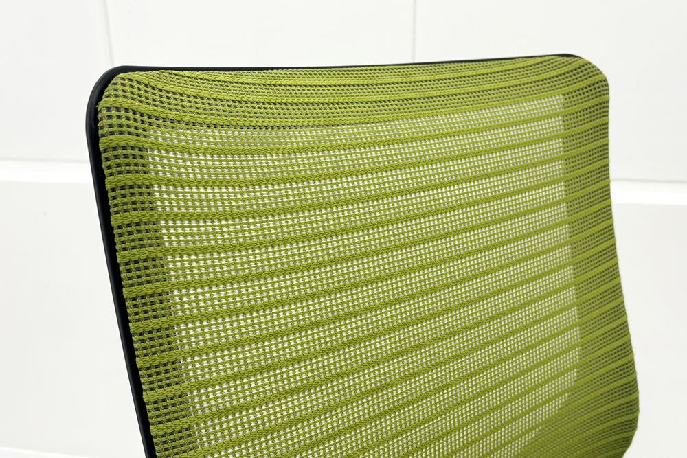 コーラルチェア ミドルバック オカムラ 中古 背メッシュ 可動肘 中古オフィス家具 中古チェア ライムグリーンの画像