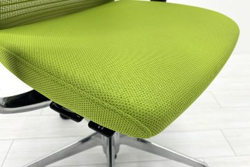 コーラルチェア ミドルバック オカムラ 中古 背メッシュ 可動肘 中古オフィス家具 中古チェア ライムグリーンの画像