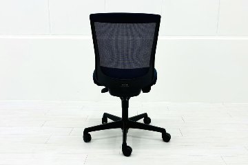 フルーエントチェア ローバック 中古 オカムラ Fluent 中古オフィス家具 オフィスチェア 肘無 ダークブルーの画像