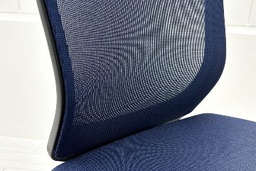 フルーエントチェア ローバック 中古 オカムラ Fluent 中古オフィス家具 オフィスチェア 肘無 ダークブルーの画像