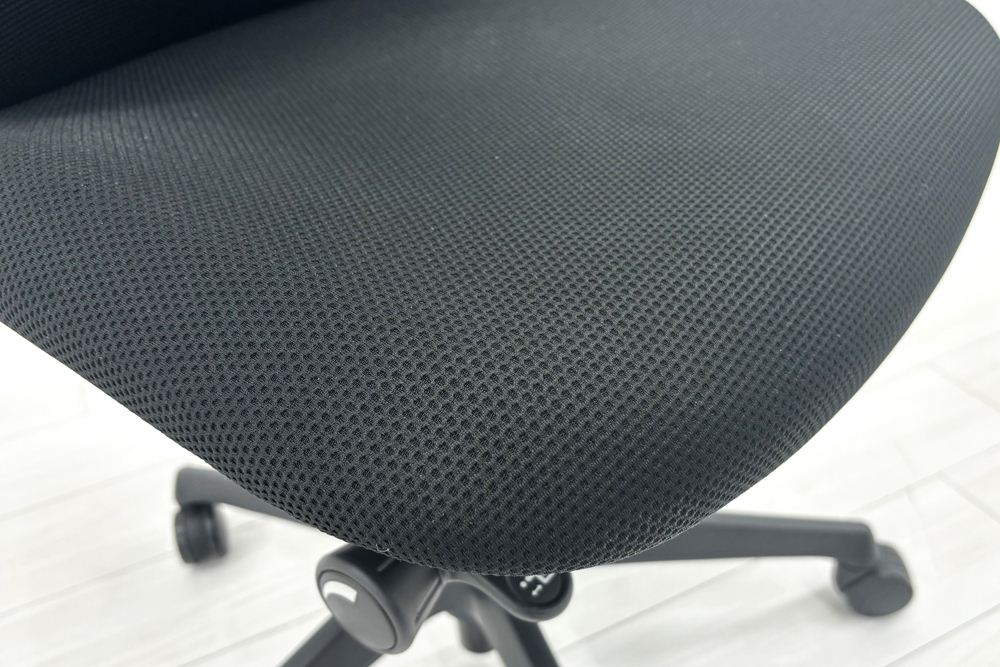 オカムラ シルフィーチェア 中古 ハイバック 肘無 OKAMURA Sylphy クッション 中古オフィス家具 ブラックの画像