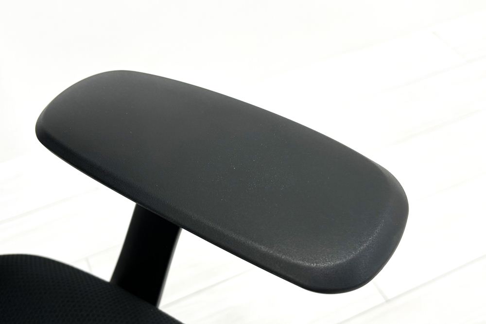 オカムラ シルフィーチェア 中古 ハイバック 固定肘 OKAMURA Sylphy クッション 中古オフィス家具 ブラックの画像