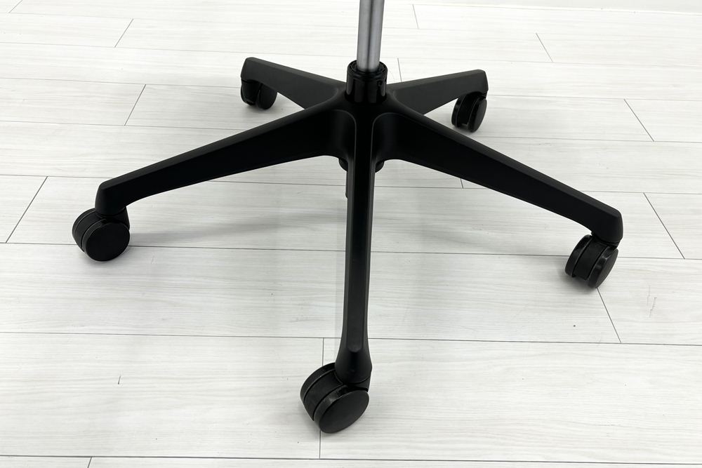 オカムラ シルフィーチェア 中古 ハイバック 固定肘 OKAMURA Sylphy クッション 中古オフィス家具 ブラックの画像
