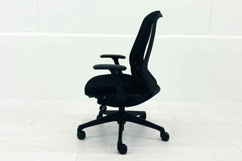 オカムラ シルフィーチェア 中古 ハイバック 固定肘 OKAMURA Sylphy クッション 中古オフィス家具 ブラックの画像
