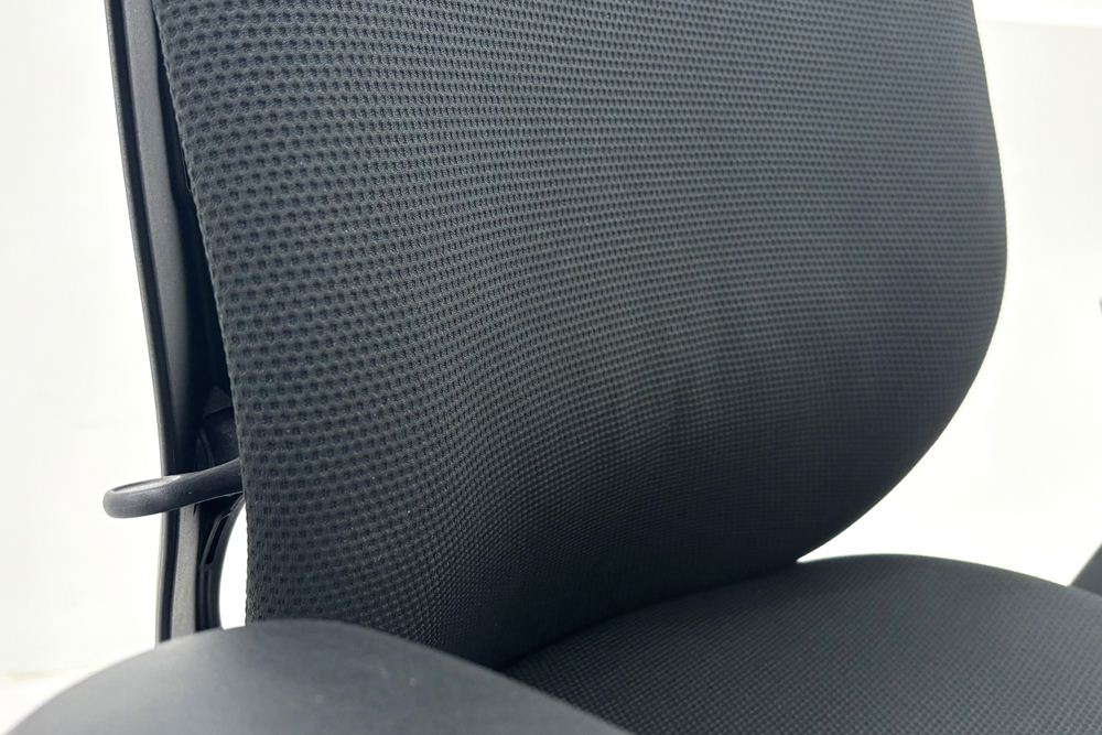オカムラ シルフィーチェア 中古 ハイバック 固定肘 OKAMURA Sylphy クッション 中古オフィス家具 ブラックの画像