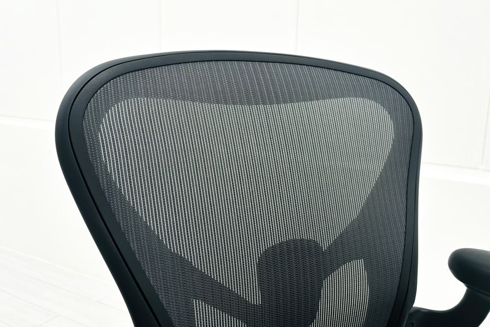 【展示品】 ハーマンミラー アーロンチェア リマスタード Bサイズ フル装備 中古 Herman Miller Aeron Chairs 中古オフィス家具 グラファイトの画像