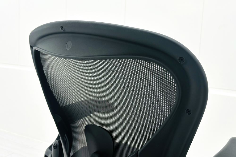 【展示品】 ハーマンミラー アーロンチェア リマスタード Bサイズ フル装備 中古 Herman Miller Aeron Chairs 中古オフィス家具 グラファイトの画像