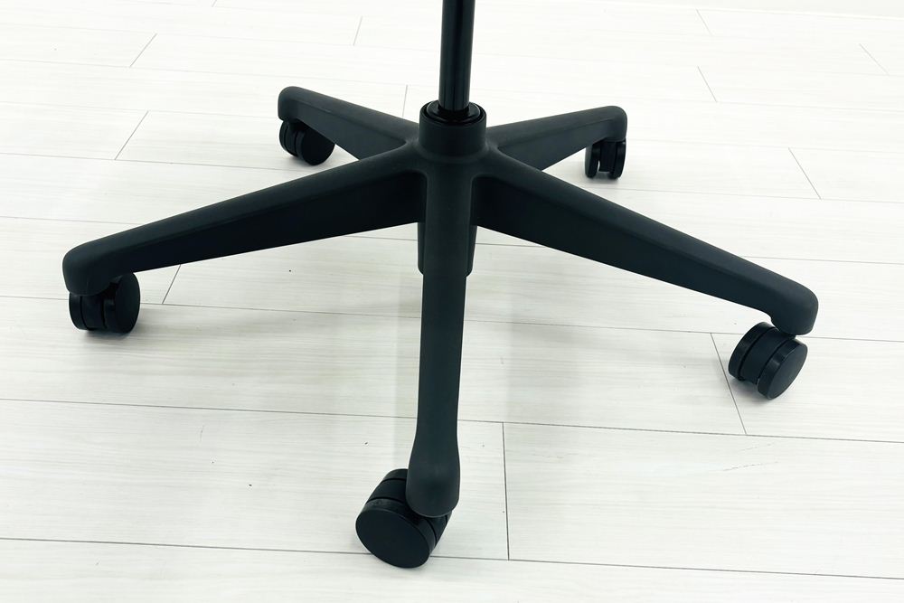 【展示品】 ハーマンミラー アーロンチェア リマスタード Bサイズ フル装備 中古 Herman Miller Aeron Chairs 中古オフィス家具 グラファイトの画像