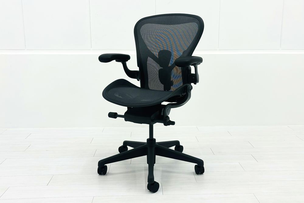 【展示品】 ハーマンミラー アーロンチェア リマスタード Bサイズ フル装備 中古 Herman Miller Aeron Chairs 中古オフィス家具 グラファイトの画像