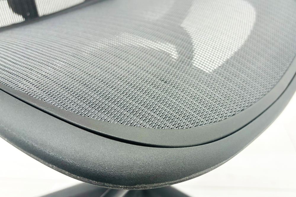 【展示品】 ハーマンミラー アーロンチェア リマスタード Bサイズ フル装備 中古 Herman Miller Aeron Chairs 中古オフィス家具 グラファイトの画像