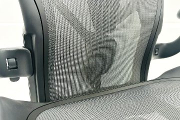 【展示品】 ハーマンミラー アーロンチェア リマスタード Bサイズ フル装備 中古 Herman Miller Aeron Chairs 中古オフィス家具 グラファイトの画像