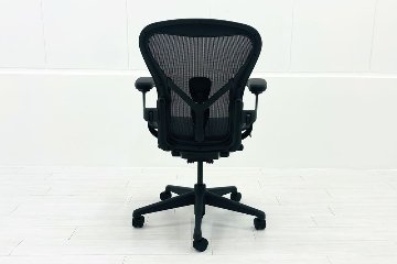 【展示品】 ハーマンミラー アーロンチェア リマスタード Bサイズ フル装備 中古 Herman Miller Aeron Chairs 中古オフィス家具 グラファイトの画像