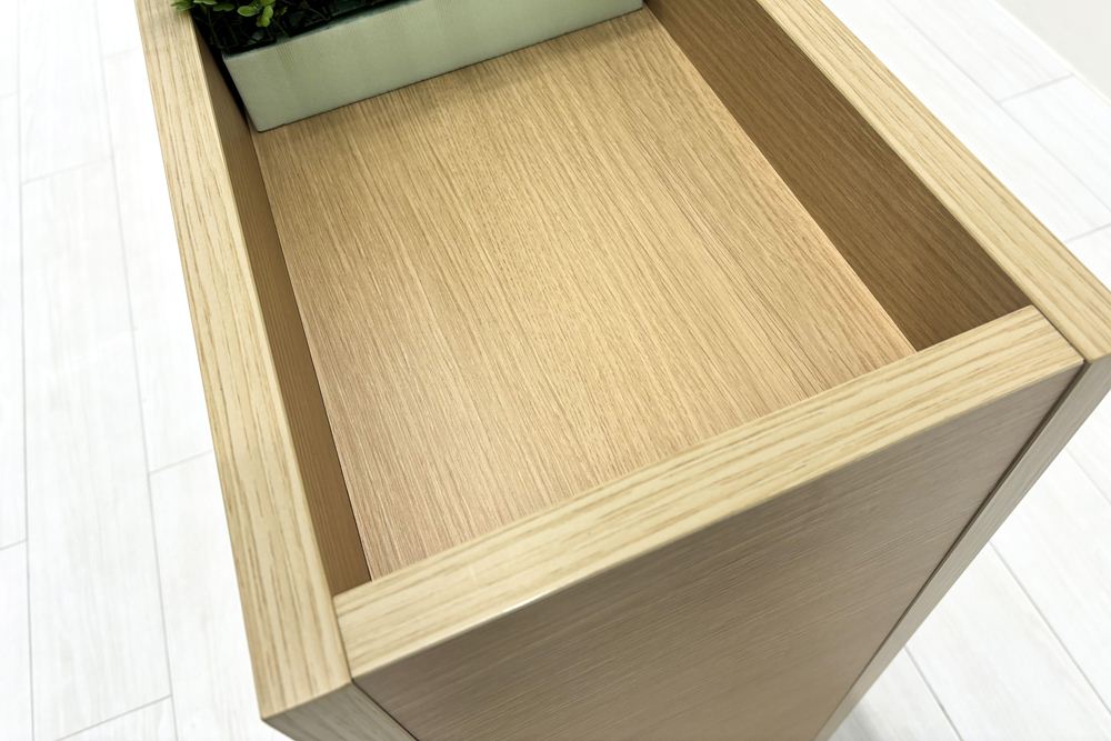 コクヨ グリーンフォーワークスペース プラントボックス 造花付き 中古 フェイクグリーン 間地切り 中古オフィス家具 フラワースタンド 1800/300/750の画像